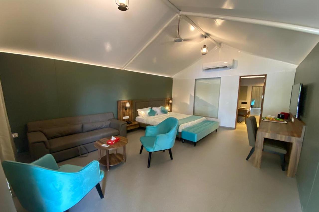 White Feather Resort Kauncha 실바사 외부 사진
