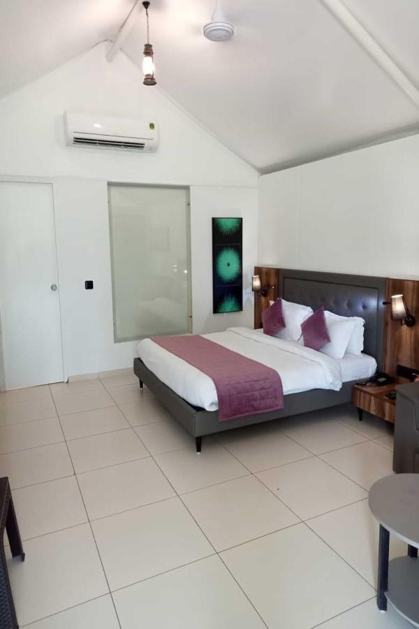 White Feather Resort Kauncha 실바사 외부 사진