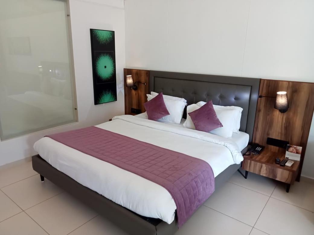 White Feather Resort Kauncha 실바사 외부 사진