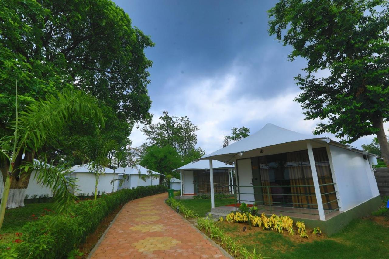 White Feather Resort Kauncha 실바사 외부 사진